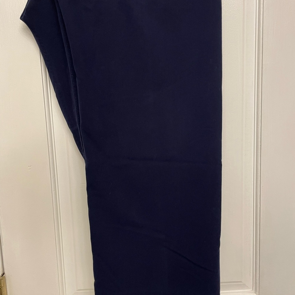 1 pair of Navy Figs Livingston pants. Size LP. Good condition. Fast shipping